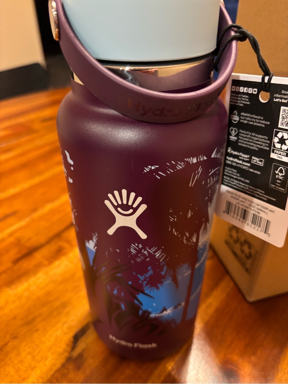Limited Edition Hydro Flask 32 oz - Picture 2 of 4